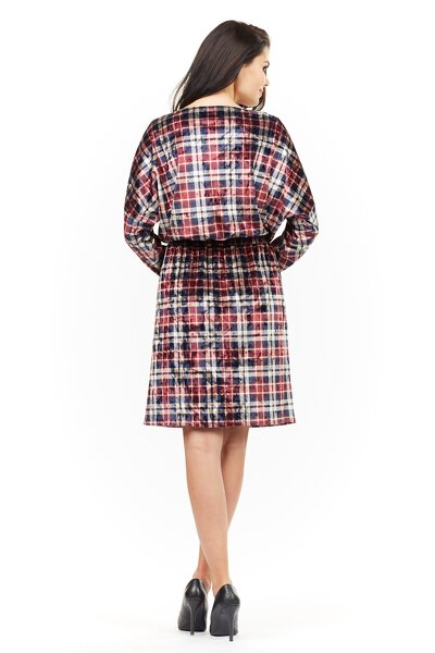 Sukienka z welurowego materiału w kratkę