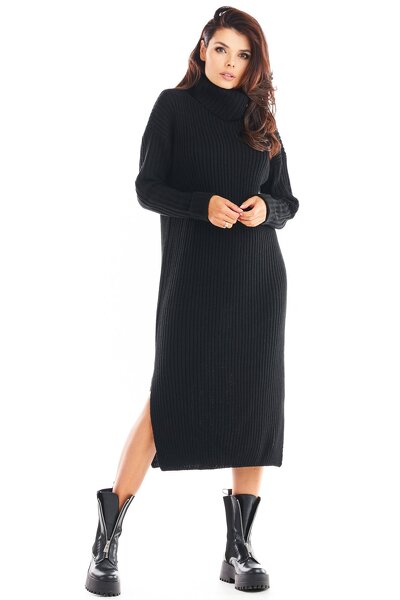 Swetrowa czarna sukienka o długości midi z golfem