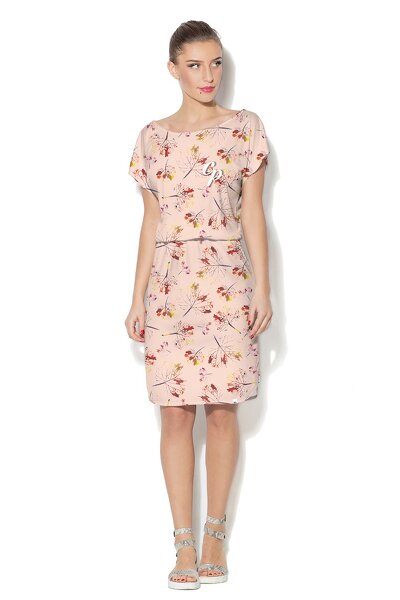 Wzorzysta sukienka do kolan