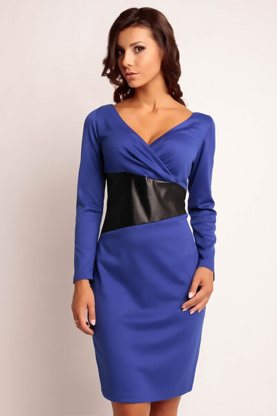 Szafirowa ołówkowa sukienka z głębokim dekoltem