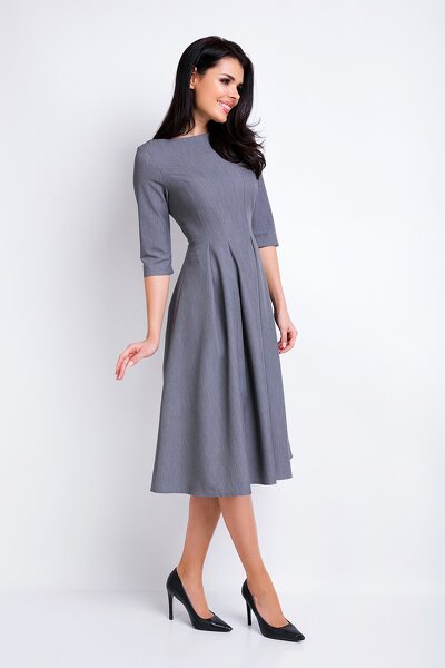 Szara rozkloszowana sukienka o długości 7/8