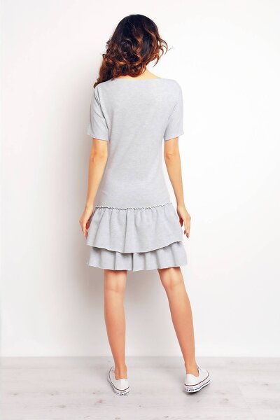 Szara sukienka mini z ozdobną falbanką