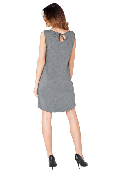 Szara sukienka z ozdobną łezką na plecach