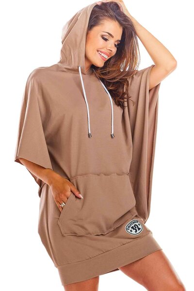 Szeroka beżowa sukienka o fasonie kimona