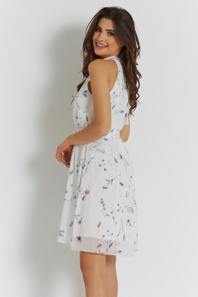 Szyfonowa luźna sukienka w kwiaty uszyta na stójce