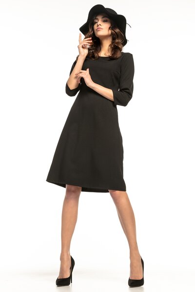 Czarna taliowana sukienka z rękawem 3/4