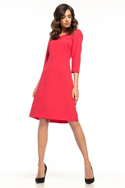 Czerwona taliowana sukienka z rękawem 3/4