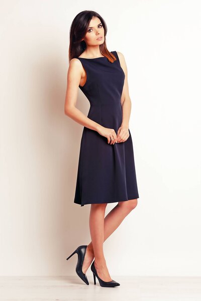 Taliowana granatowa sukienka na szerokich ramiączkach