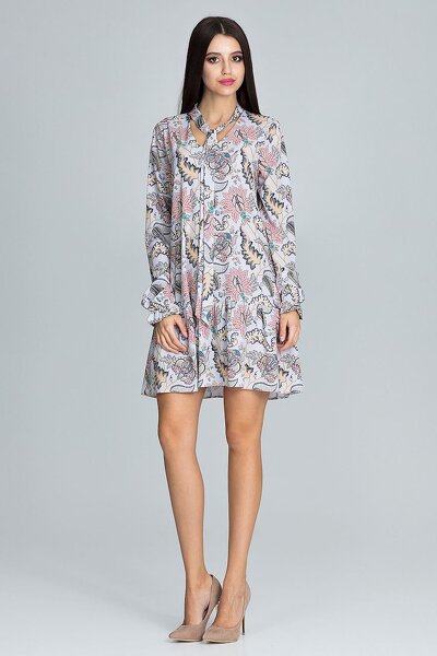 Jasna sukienka trapezowa w etnicznych wzorach