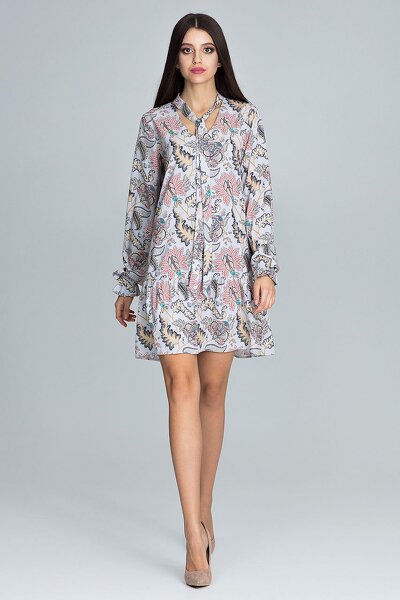 Jasna sukienka trapezowa w etnicznych wzorach