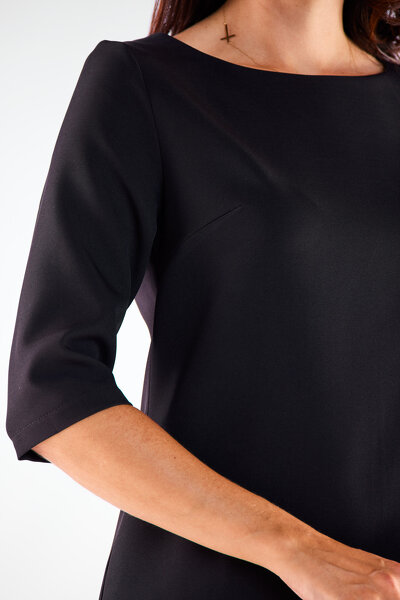 Trapezowa czarna sukienka mini