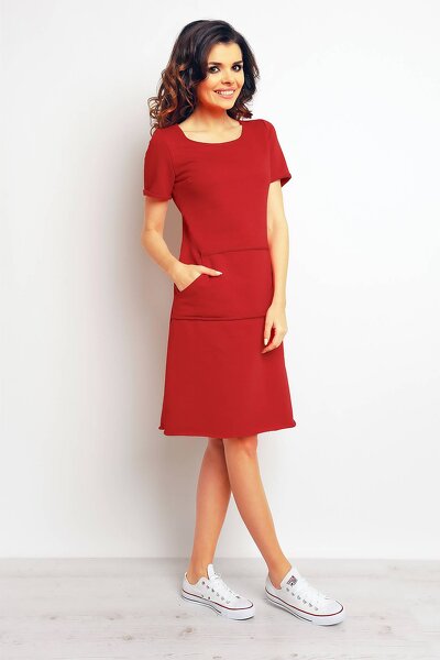 Trapezowa czerwona sukienka midi z kieszenią