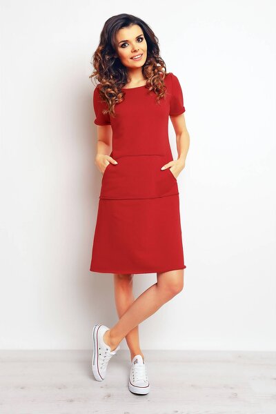 Trapezowa czerwona sukienka midi z kieszenią