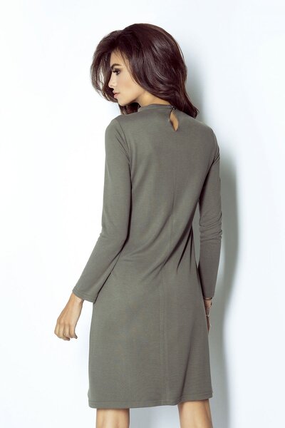 Trapezowa luźna sukienka z chokerem