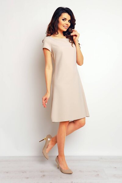 Trapezowa sukienka w beżowym kolorze z krótkim rękawem