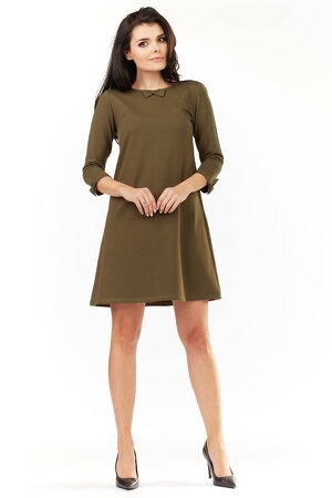 Trapezowa sukienka w kolorze khaki z ozdobną kokardką Trapezowa sukienka w kolorze khaki z ozdobną kokardką