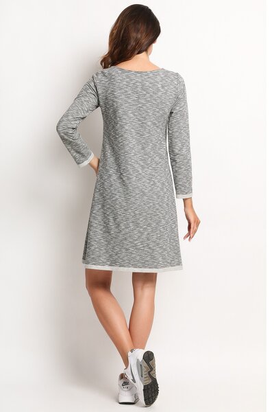 Trapezowa sukienka w szarym kolorze