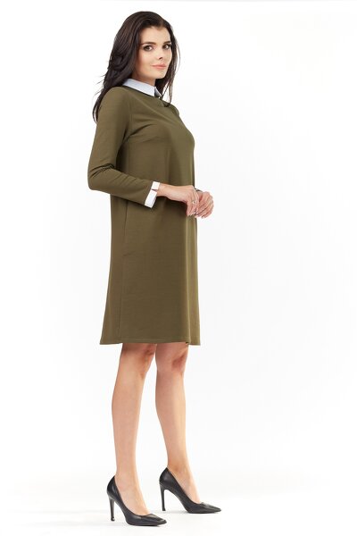 Trapezowa sukienka z kołnierzykiem w kolorze khaki