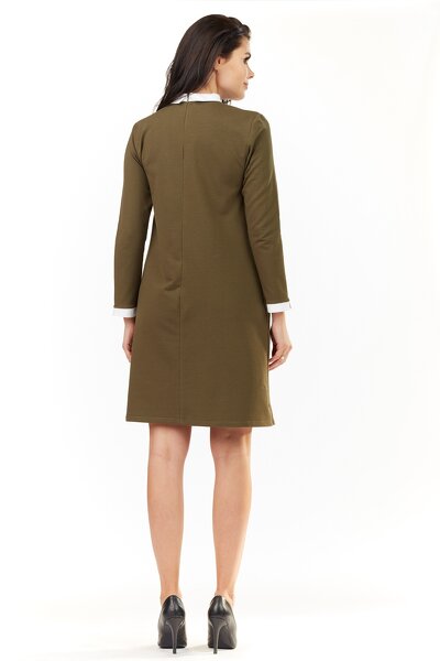 Trapezowa sukienka z kołnierzykiem w kolorze khaki