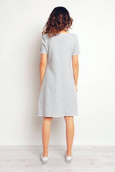 Trapezowa szara sukienka midi z kieszenią