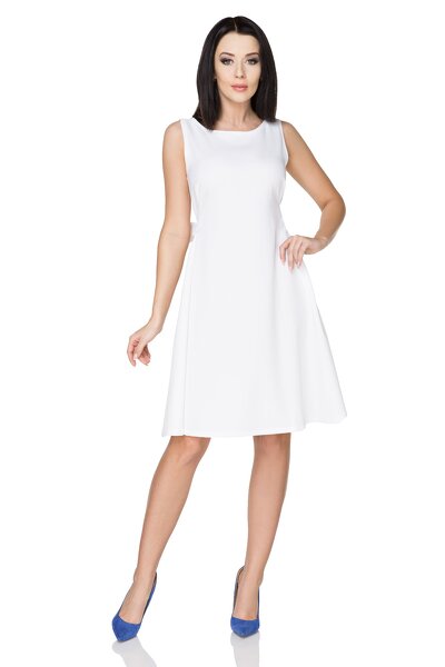 Biała sukienka rozkloszowana z kokardą