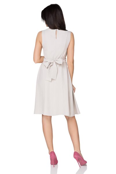 Jasno szara sukienka rozkloszowana z kokardą