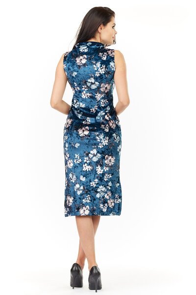 Welurowa granatowa sukienka bez rękawów