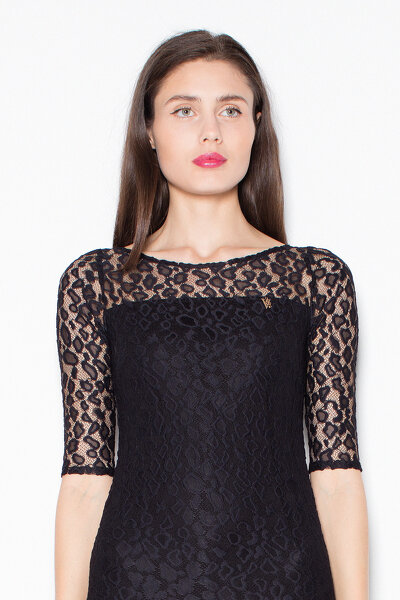 Czarna sukienka z koronkowymi rękawami