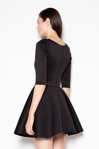 Czarna sukienka bombka z rękawem 3/4