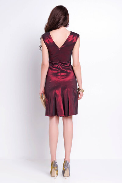 Wizytowa bordowa sukienka z dekoltem do szpica