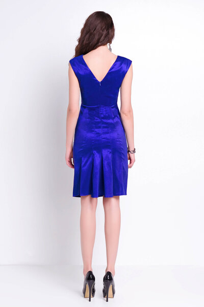 Wizytowa chabrowa sukienka z dekoltem do szpica