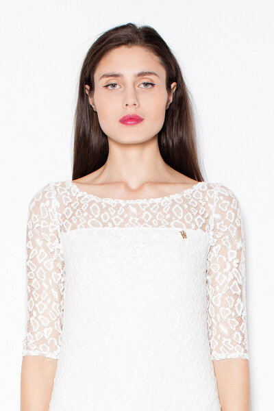 Sukienka z koronkowymi rękawami w kolorze ecru