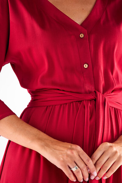 Wiskozowa sukienka w kolorze bordowym z paskiem