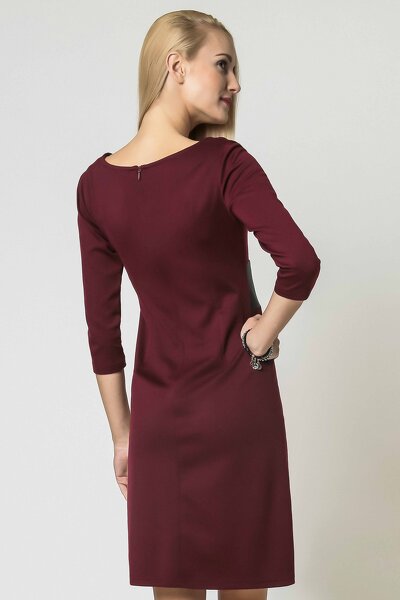 Bordowa sukienka z pasem z ekoskóry