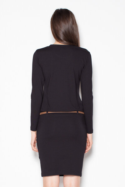 Czarna sukienka z ozdobnym paskiem