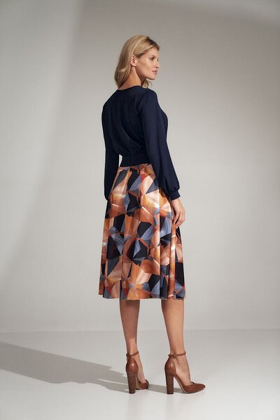 Wizytowa granatowa sukienka o rozkloszowanym fasonie