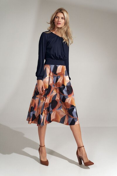 Wizytowa granatowa sukienka o rozkloszowanym fasonie