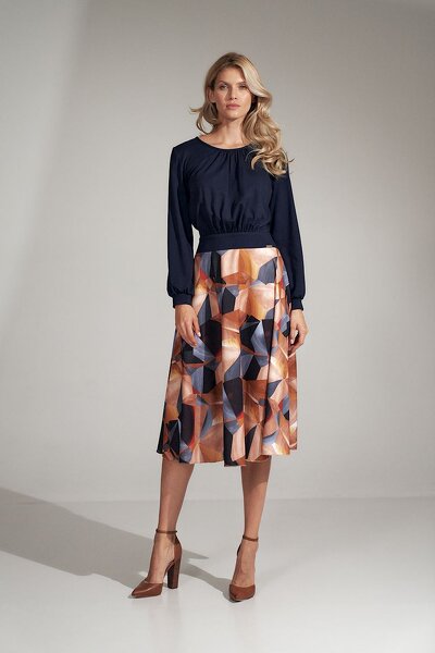 Wizytowa granatowa sukienka o rozkloszowanym fasonie