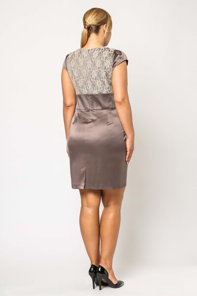 Brązowa ołówkowa sukienka z koronkową górą