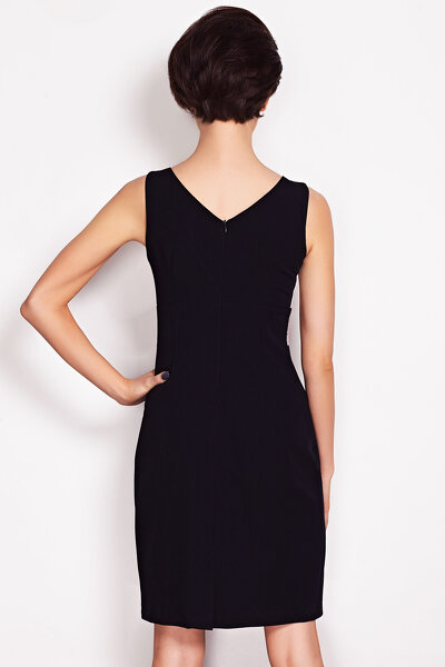 Różowa sukienka mini z głębokim kopertowym dekoltem