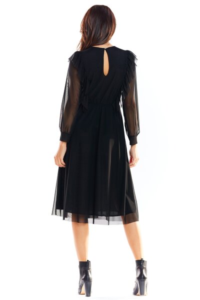 Wizytowa sukienka midi na podszewce w czarnym kolorze