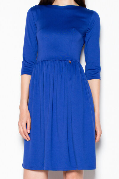 Wizytowa sukienka odcinana w pasie w kolorze chabrowym