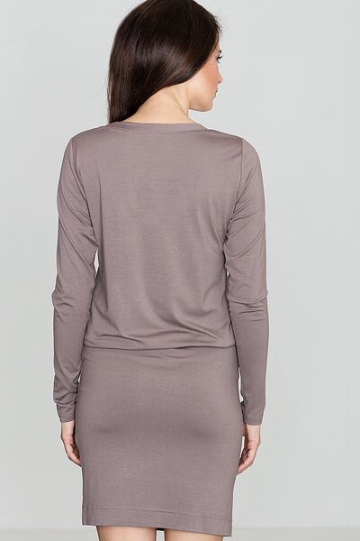 Brązowa sukienka wiązana w pasie