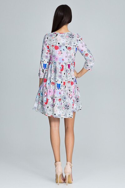 Sukienka trapezowa w jasnych barwach