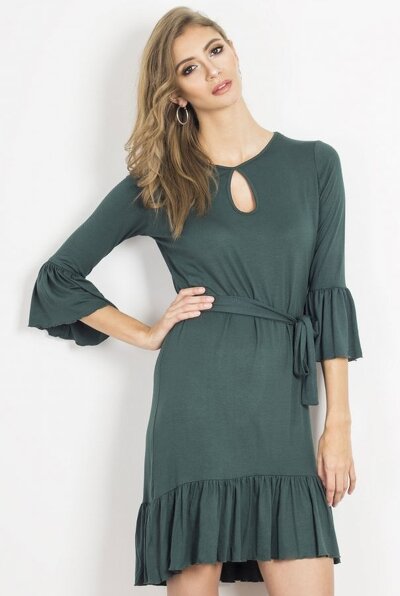 Zielona sukienka mini ozdobiona falbankami
