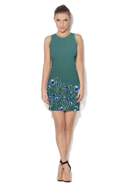 Zielona sukienka z kwiatami na dole