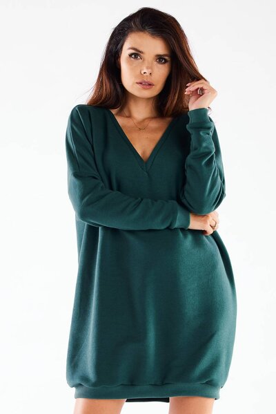 Zielona sukienka oversize z dekoltem do szpica