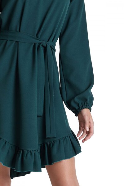 Zielona sukienka w stylu boho o luźnym fasonie