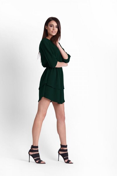 Zielona sukienka z dekoltem w kształcie litery V